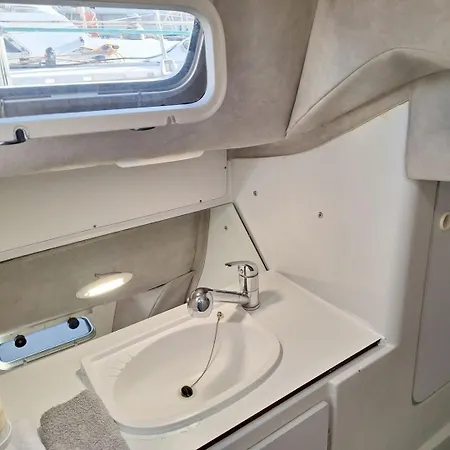 Διαμέρισμα Sleep Aboard A Sailing Boat In *