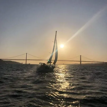 Apartamento Be Local - Sleep Aboard The Santa Maria Sailing Boat In Lisboa