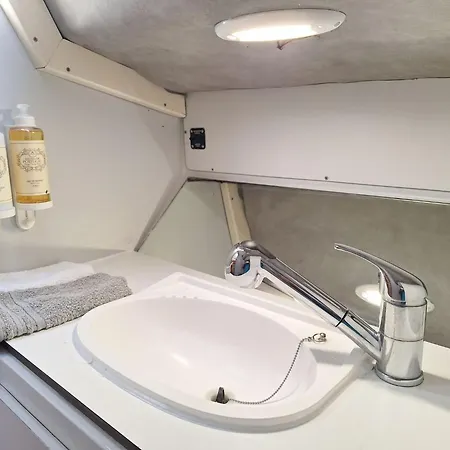 Apartamento Be Local - Sleep Aboard The Santa Maria Sailing Boat In Lisboa