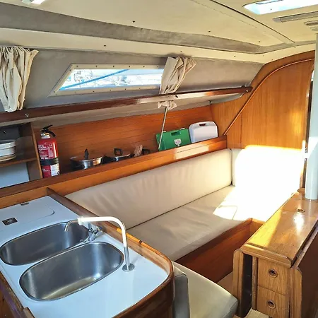 Be Local - Sleep Aboard The Santa Maria Sailing Boat In Apartamento *