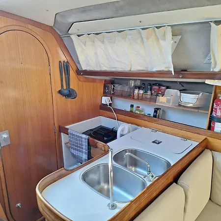 Sleep Aboard A Sailing Boat In * Lisbona