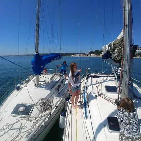 Sleep Aboard A Sailing Boat In * Лісабон
