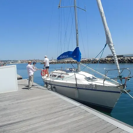 Sleep Aboard A Sailing Boat In Lägenhet