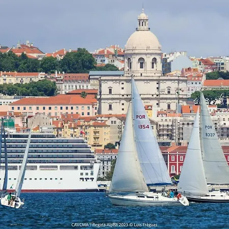 Sleep Aboard A Sailing Boat In شقة Lisboa