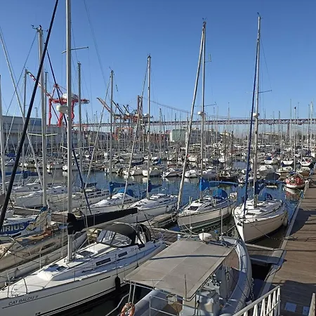 Sleep Aboard A Sailing Boat In شقة Lisboa