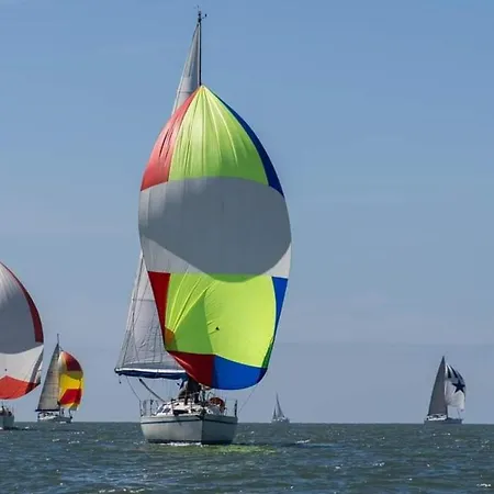 Апартаменти Sleep Aboard A Sailing Boat In Лісабон