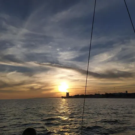 Sleep Aboard A Sailing Boat In شقة Lisboa