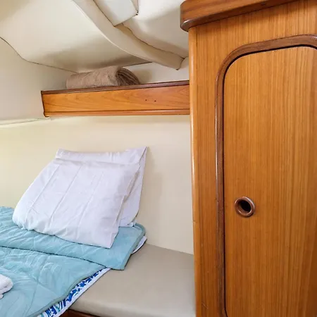 Sleep Aboard A Sailing Boat In Апартаменти *