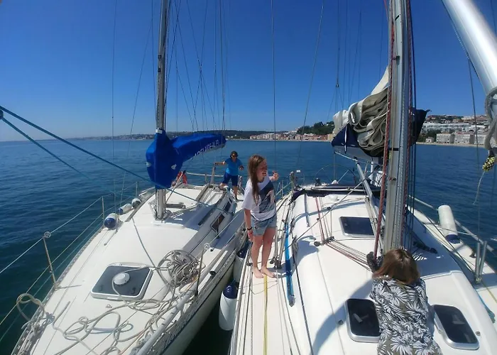 Sleep Aboard A Sailing Boat In * 리스본