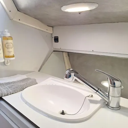 Sleep Aboard A Sailing Boat In * Lissabon